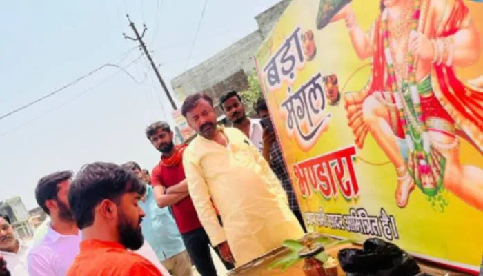बहराइच: जेठ माह के पहले मंगल पर जगह-जगह हुआ भंडारे का आयोजन