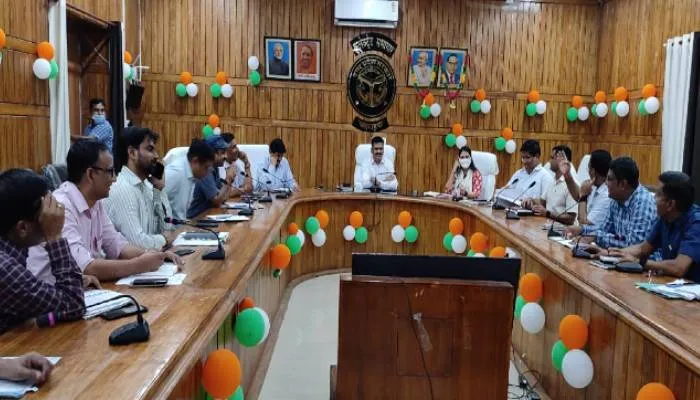 बहराइच: योगाभ्यास में 10 लाख लोगों को शामिल करने का लक्ष्य, डीएम ने दिया कार्य योजना बनाने का निर्देश