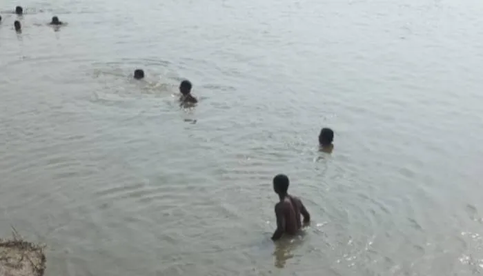 बहराइच: 24 घंटे बाद भी घाघरा नदी में डूबी बालिका का नहीं बरामद हुआ शव
