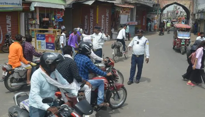 अयोध्या: दूसरे दिन से ही टूटने लगीं वन-वे ट्रैफिक सिस्टम की सांसे, नहीं जागे लोग