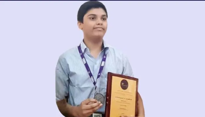 लखनऊ: इंटरनेशनल बेंचमार्क टेस्ट में 100 प्रतिशत अंक अर्जित कर तेजस ने बढ़ाया राजधानी का मान
