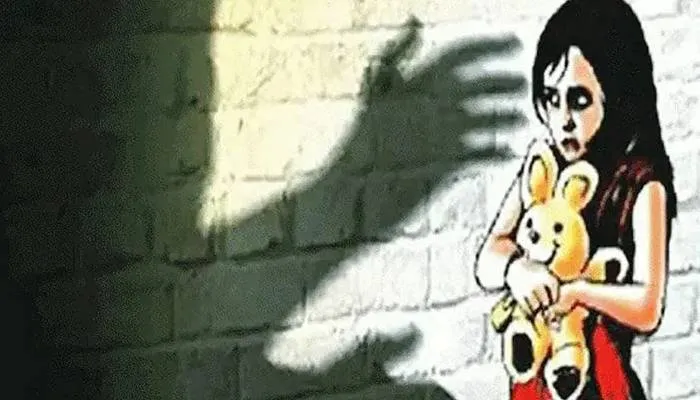हरदोई: मां के साथ सो रही 8 साल की बच्ची को उठा ले गया वहशी युवक, तालाब के किनारे किया दुष्कर्म, गिरफ्तार