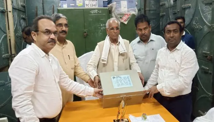 अयोध्या: सुप्रीम कोर्ट के आदेश पर मंदिर ट्रस्ट को लौटाईं गईं कोषागार में रखीं चांदी की ईंट व अन्य धातुएं