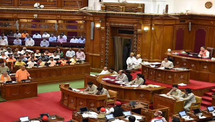 UP Budget 2022: तीसरे दिन का बजट सत्र हुआ समाप्त, विधानसभा में अखिलेश यादव ने योगी सरकार पर उठाए सवाल