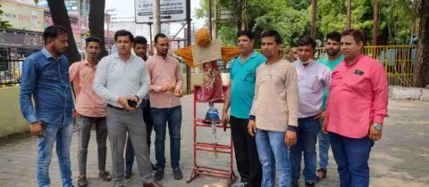 हल्द्वानी: “भ्रष्ट अधिकारी हैं बिजली संकट के जिम्मेदार” नारेबाजी कर फूंका पॉवर कॉरपोरेशन के एमडी का पुतला