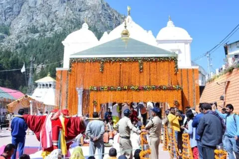 उत्तराखंड चारधाम यात्रा का शुभारंभ, विधिविधान के साथ खुले गंगोत्री-यमुनोत्री धाम के कपाट