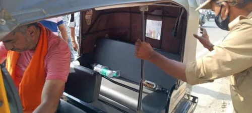 हल्द्वानी: रोड पर गिर गया नशे में धुत चालक, ऑटो सवारी लेकर भाग गया