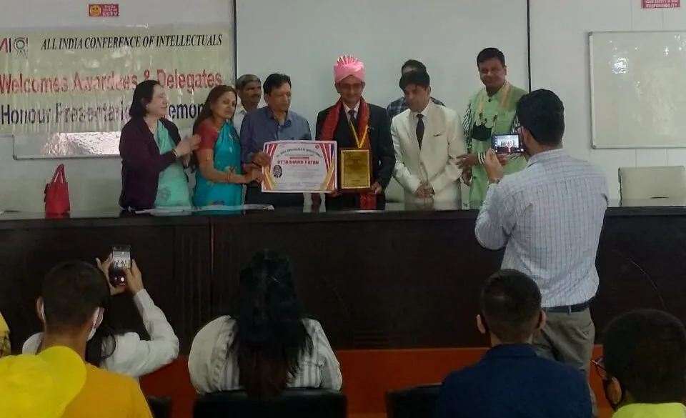 नैनीताल: कुमाऊं विवि के कुलपति को मिला उत्तराखंड रत्न