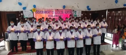 हल्द्वानी: नर्सिंग डे पर पहली बार पहनी अप्रेन, छात्र-छात्राओं ने ली सेवा की शपथ… देखें VIDEO