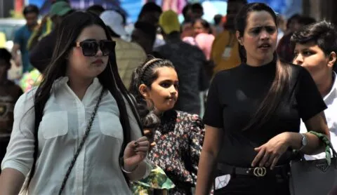 नैनीताल में उमड़े पर्यटक, कारोबारियों के चेहरे खिले