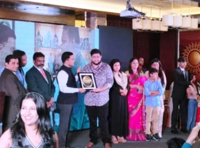 लखीमपुर-खीरी: दंत चिकित्सक डॉ संजय और डॉ. अर्णव को राष्ट्रीय स्तर पर किया गया सम्मानित