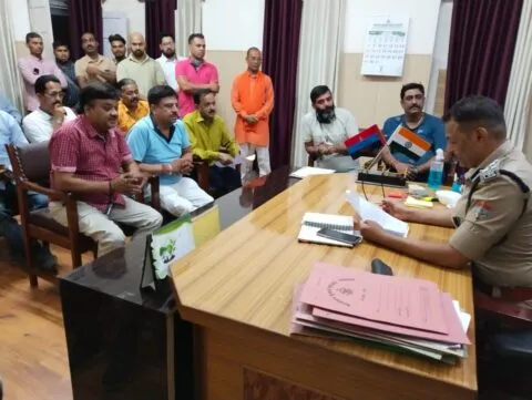 डीआईजी से बोले हल्द्वानी के व्यापारी- सर, असली चोर को पकड़िए, कल वाला नकली था… देखें VIDEO