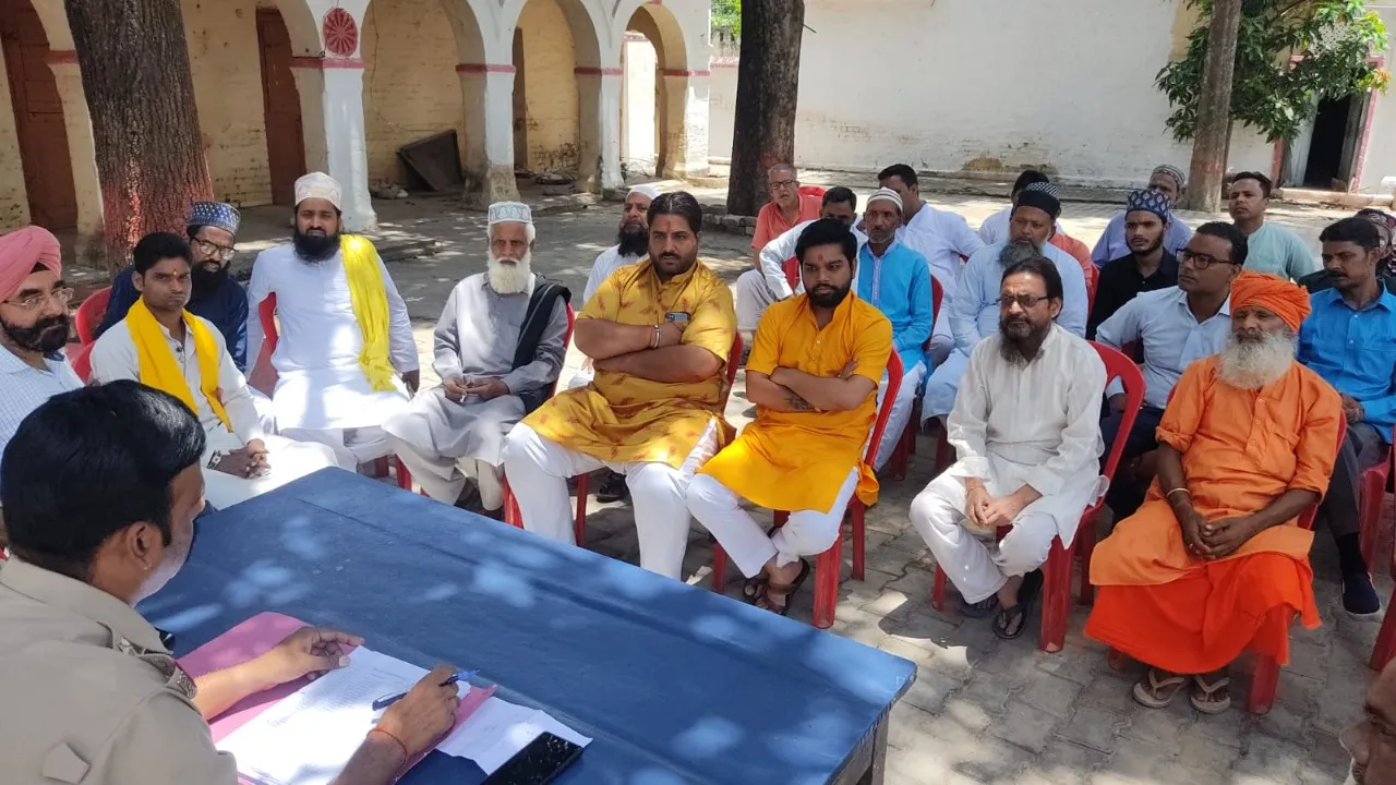पीलीभीत: बिना अनुमति धर्मस्थल पर लगे लाउडस्पीकर तत्काल हटाएं