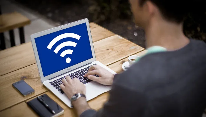 इटावा: स्कूलों में मिलेगी फ्री Wi Fi सुविधा, शिक्षकों की लगेगी बायोमेट्रिक से हाजिरी