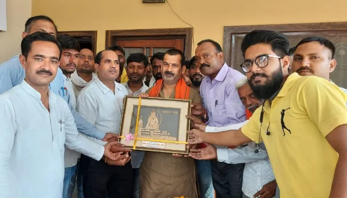 अयोध्या: सविता समाज के पदाधिकारियों ने किया महापौर का अभिनंदन