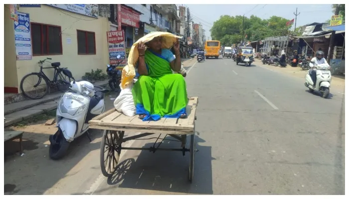 अयोध्या: प्रचंड गर्मी और बिजली कटौती से बेहाल हुए लोग, बढ़ा हीट स्ट्रोक का खतरा