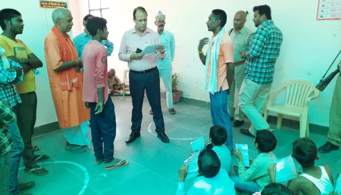 बहराइच: निलंबन से पूर्व कोटेदार ने मिड डे मील का बेच दिया खाद्यान्न