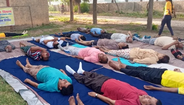 अयोध्या: अवध विश्वविद्यालय में योग दिवस से पूर्व दिया जा रहा प्रशिक्षण
