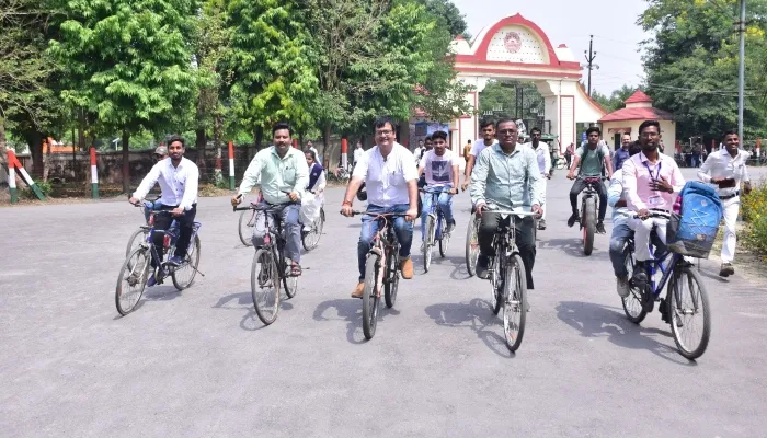 गोरखपुर: नॉन मोटराइज्ड डे पर चलाई साइकिल, पर्यावरण संरक्षण का दिया संदेश