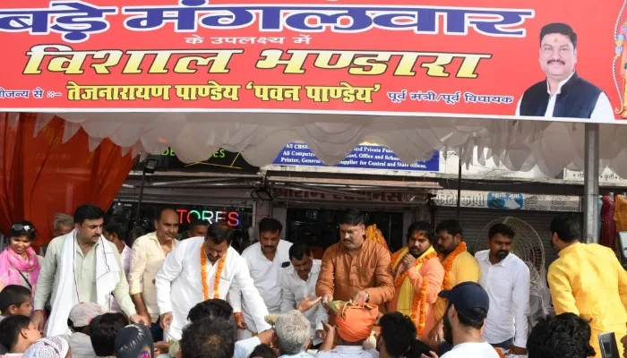 अयोध्या: बड़े मंगल पर पूजे गए बजरंगी, जिले में लगभग 600 जगह हुए भंडारे