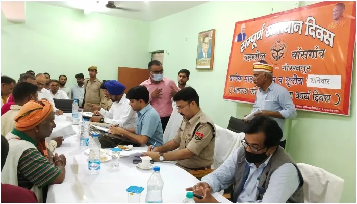 गोरखपुर: डीएम व एसएसपी ने बांसगांव में फरियादियों की सुनी समस्या, किया निराकरण