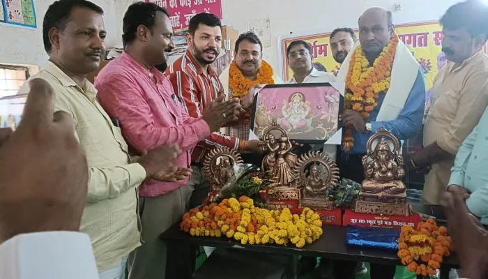 उन्नाव: खंड शिक्षा अधिकारी की विदाई एवं स्वागत समारोह का हुआ आयोजन