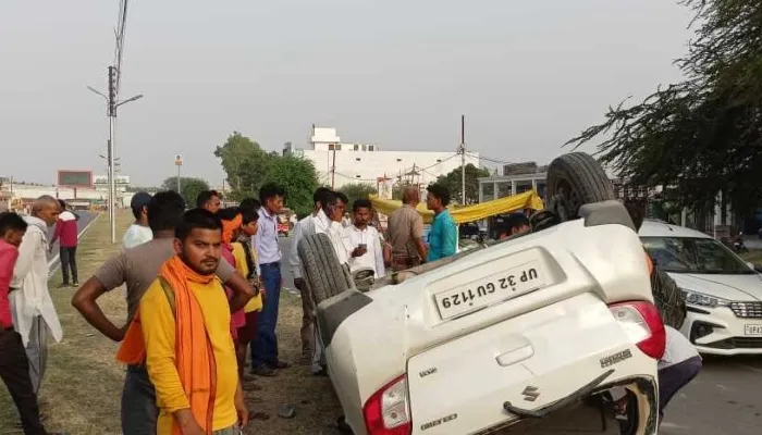अयोध्या: सीएम योगी के आगमन से पहले टला बड़ा हादसा, डिवाइडर से टकरा कर पलटी कार, जांच में जुटी पुलिस