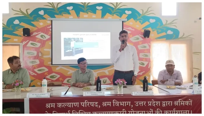 अयोध्या: यश पैका में श्रमिकों के कल्याण के लिए लगा शिविर