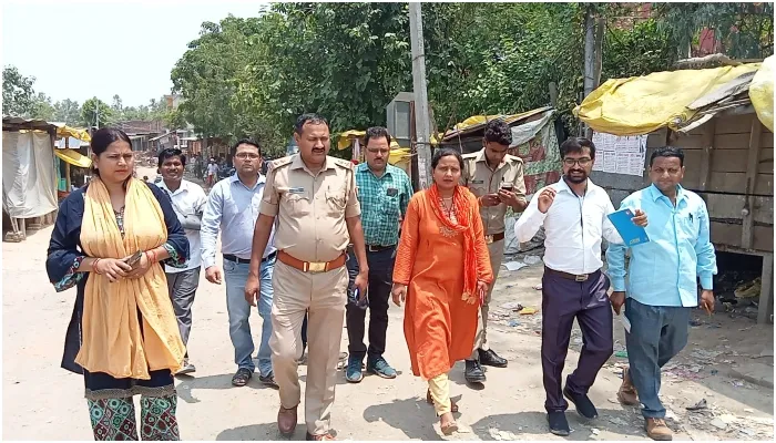 बहराइच: प्रतिष्ठानों पर टीम ने की छापेमारी, काम कर रहे बच्चों को स्कूल जाने के लिए किया प्रेरित