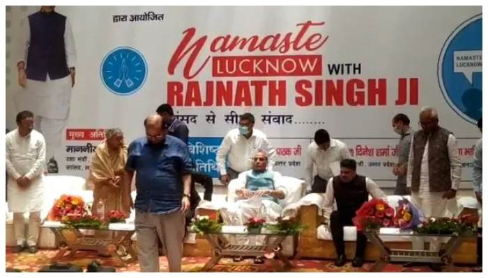 लखनऊ: सांसद से सीधा संवाद कार्यक्रम में पहुंचे रक्षा मंत्री, कहा- अब देश की धरती पर बनेंगे 309 अत्याधुनिक हथियार