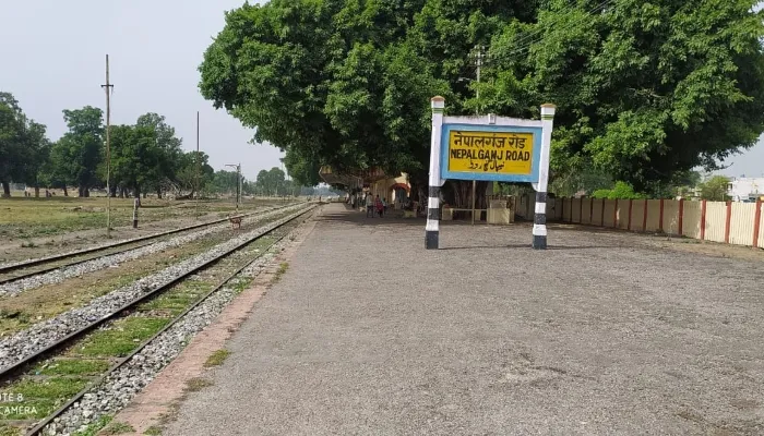 बहराइच: रुपईडीहा रेल प्रखंड ब्राडगेज में होगी परिवर्तन, अधिकारियों की टीम ने किया निरीक्षण