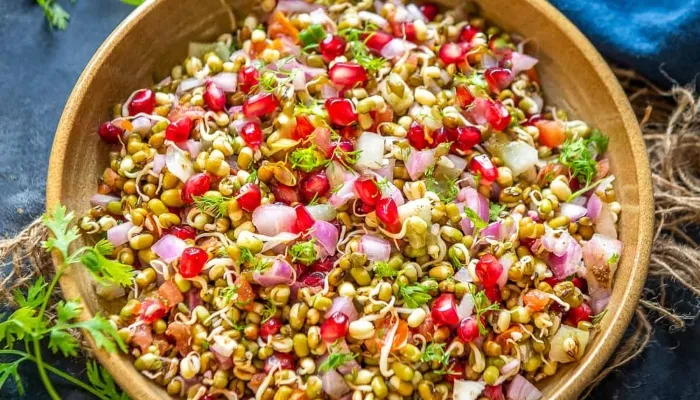शरीर को फिट रखने के साथ इन बीमारियों से रखना हैं सुरक्षित, तो Daily Diet में शामिल करें Sprouts