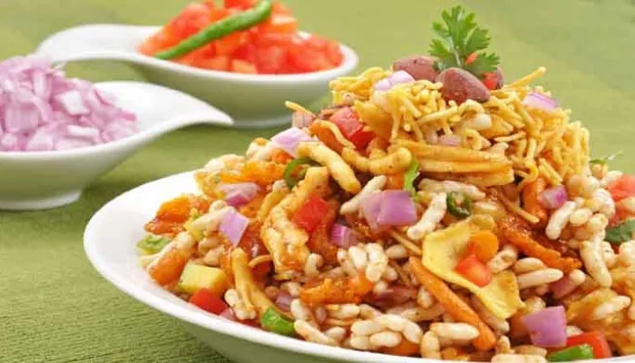 स्वादिष्ट और Healthy Snacks खाने का अगर है मन, तो घर पर झटपट बनाएं चटपटी भेलपुरी