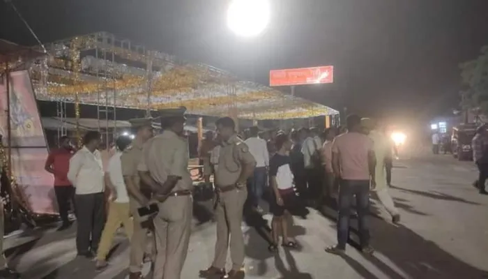 बाराबंकी: SDM की अनुमति के बाद भी पुलिस ने रुकवाई हनुमान जी की आरती, लोगों में आक्रोश