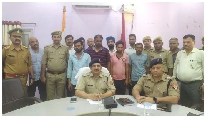 बाराबंकी: मादक पदार्थ और अवैध हत्थियारों के साथ चार शातिर लुटेरे गिरफ्तार, ऐसे देते थे लूट की घटनाओं को अंजाम