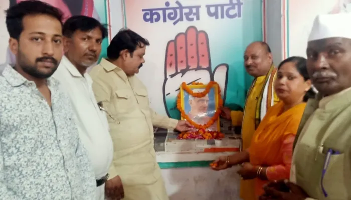 बहराइच: पूर्व प्रधानमंत्री की पुण्यतिथि पर कांग्रेस ने दी श्रद्धांजलि