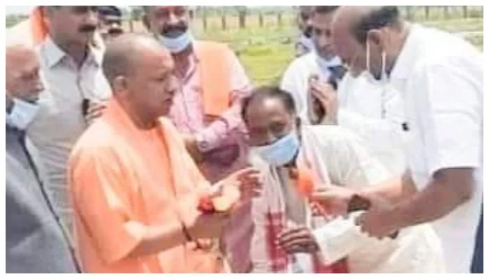 कुशीनगर: पीएम के आगमन की तैयारियां देखने कुशीनगर पहुंचे सीएम योगी