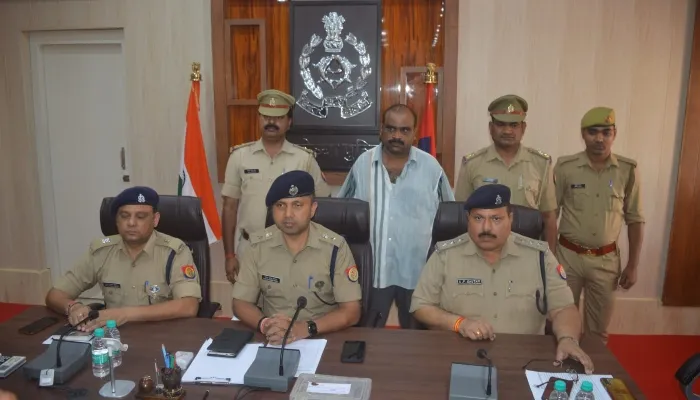 अयोध्या: उधार लिए पैसे को हड़पने की थी युवक की साजिश, पुलिस ने मामले का किया पर्दाफाश