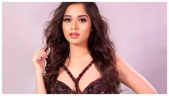 Jannat Zubair ने पिंक कलर के थाई-हाई स्लिट ड्रेस में ढाया कहर, फोटो देख लोग हुए दीवाने