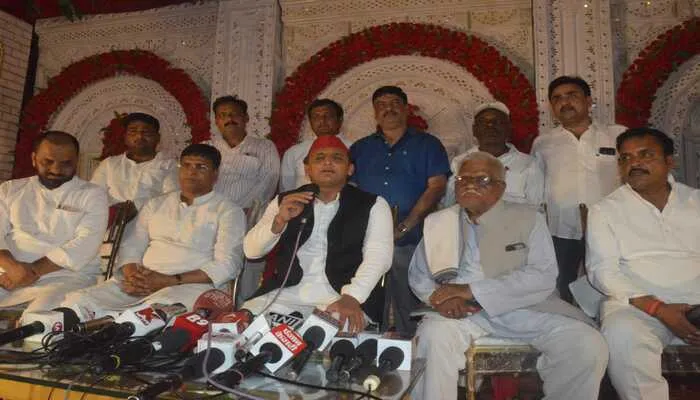 मुख्यमंत्री ने लखनऊ में कैंसर के अवैध अस्पताल का उद्घाटन किया : अखिलेश यादव