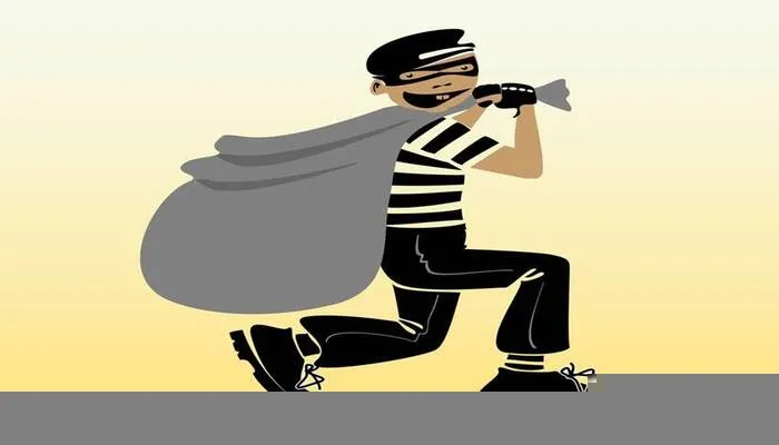 अयोध्या: चोरों ने ताला तोड़कर दुकानों से पार किया हजारो की नकदी व कीमती सामान