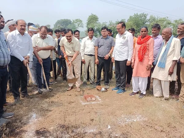 प्रत्येक विकास खंड में विकसित किए जाएंगे अमृत सरोवर : जिलाधिकारी