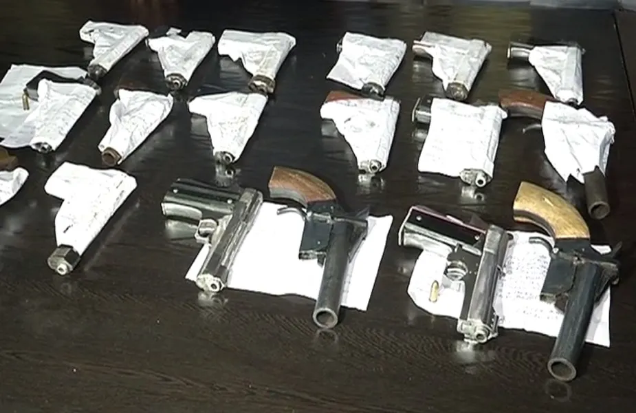 इंदौर: 15 अवैध पिस्तौल और 590 अर्द्धनिर्मित बैरल के साथ तीन गिरफ्तार