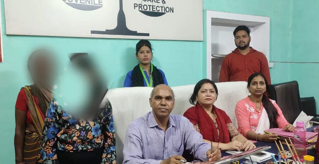बरेली: बाल कल्याण समिति ने मां को सौपी नाबालिग