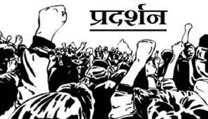 औरैया: किशोर न्याय बोर्ड की मांग को लेकर वकीलों ने किया विरोध प्रदर्शन, गेट पर की नारेबाजी