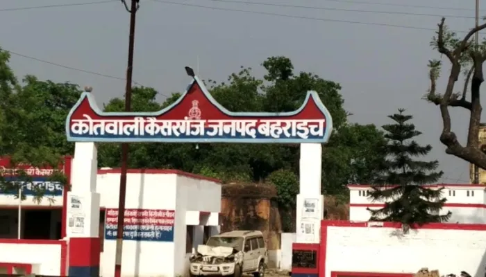 बहराइच: सौतन और पति की प्रताड़ना से परेशान महिला ने फांसी लगाकर दी जान, जांच शुरू