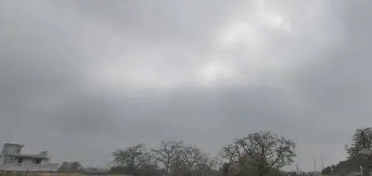 UP Weather Report: मौसम विभाग ने जारी किया अलर्ट, आज भी गरजेगा बादल और चलेगी तेज आंधी