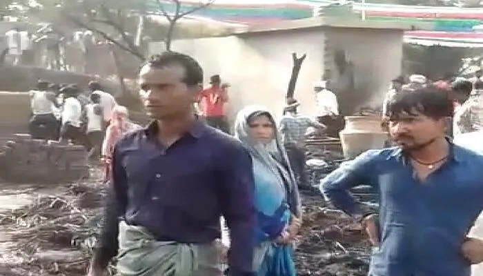 बहराइच : तिलक समारोह का खाना बनाते समय लगी आग, लाखों का नुकसान