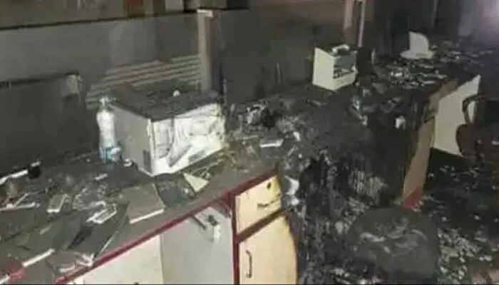 बाराबंकी : बैंक ऑफ बड़ौदा में लगी आग, लाखों का फर्नीचर जलकर राख