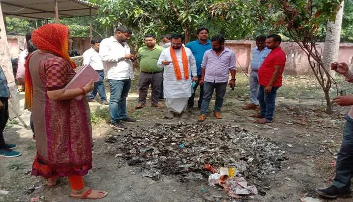 बहराइच : विधायक के निरीक्षण में खुली सीएचसी में फैली अव्यवस्था की पोल,अनुपस्थित मिले अधीक्षक समेत कई स्वास्थ्यकर्मी